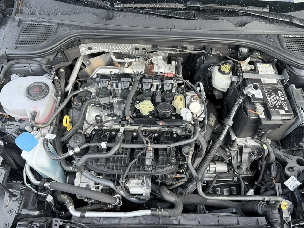 Engine bay of the Volkswagen Golf R examined during the diagnosis